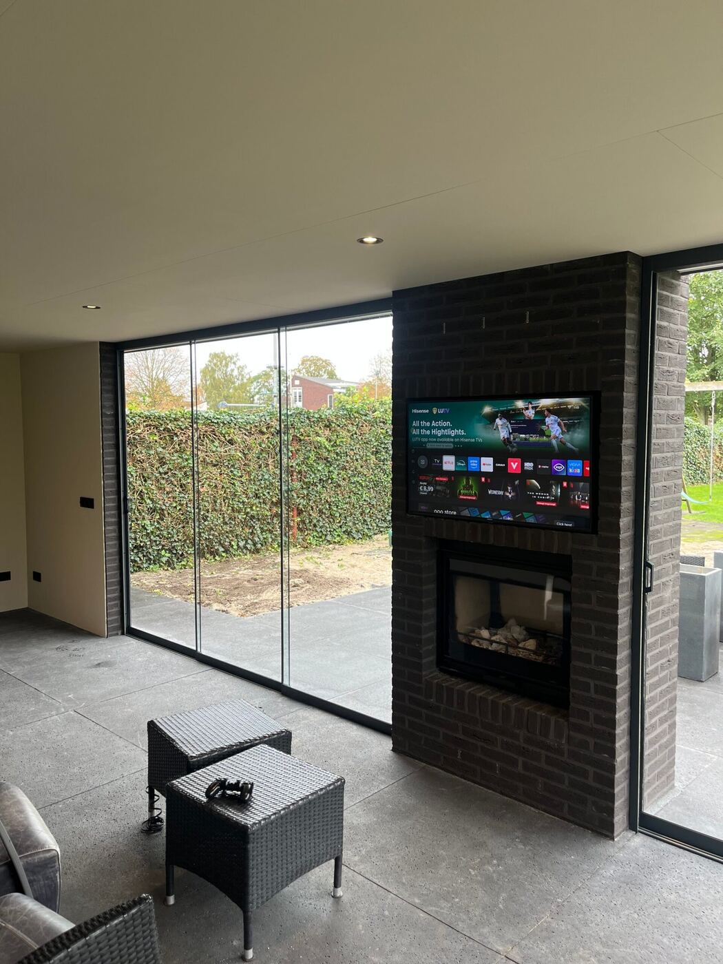 Tuinkamer met ingebouwde verlichting en tv, uit de fotomap van JTE